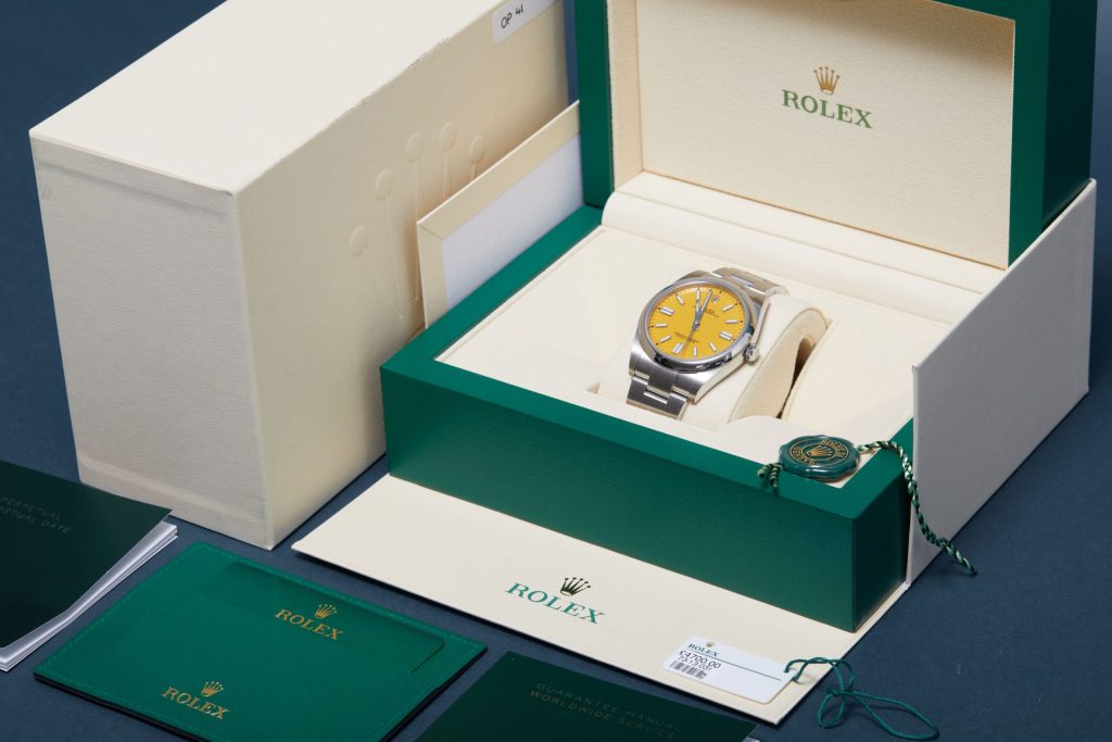 Rolex Oyster Perpetual 41 124300 - image 3